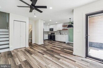 6010 Sunset Ridge Ct in Centreville, VA - Building Photo - Building Photo