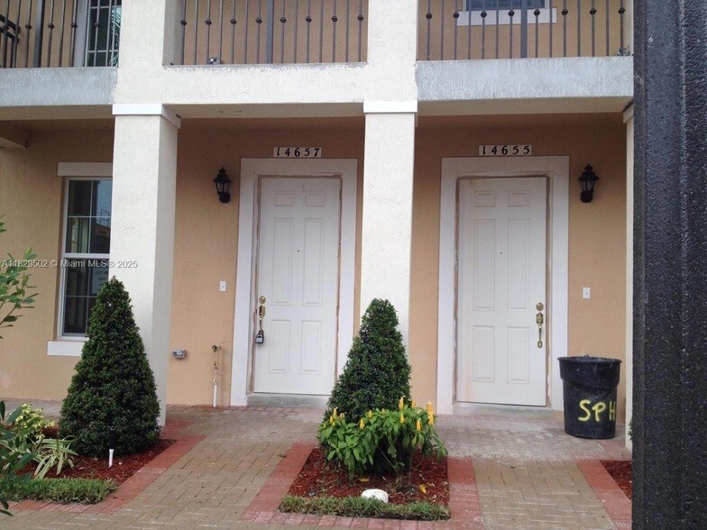 14657 SW 14th St in Pembroke Pines, FL - Building Photo