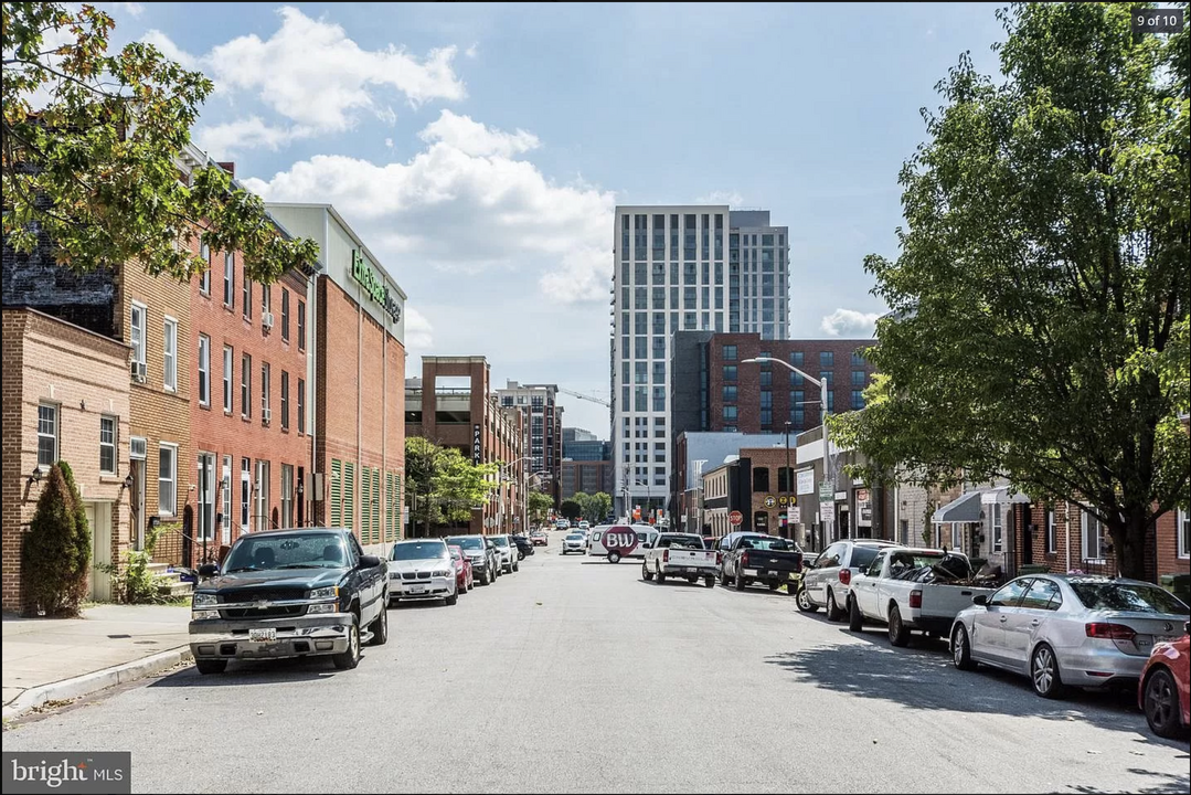 1419 Bank St, Unit #2 Loft Vaulted Ceiling in Baltimore, MD - Foto de edificio