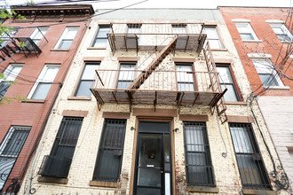 656 Henry St in Brooklyn, NY - Building Photo - Building Photo