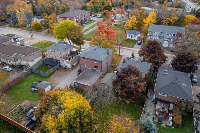 1509 Dufferin St in Whitby, ON - Building Photo - Building Photo