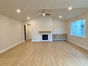 20887 SE Delta Dr in Bend, OR - Building Photo - Building Photo