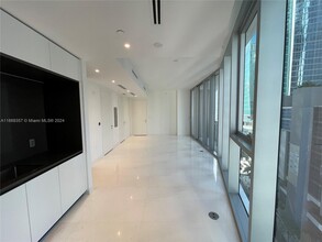 300 Biscayne Boulevard Way, Unit 1006 in Miami, FL - Building Photo - Building Photo