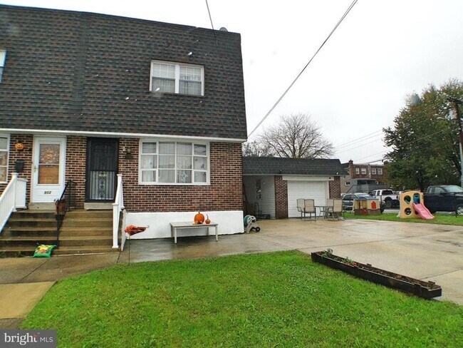 property at 900 School Ln