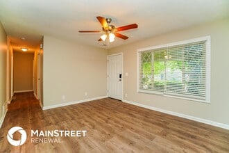 200 Crestview Dr in Johnstown, OH - Foto de edificio - Building Photo