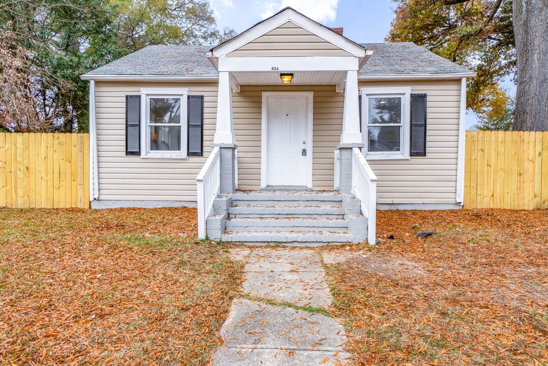 624 Effingham Dr in Richmond, VA - Building Photo