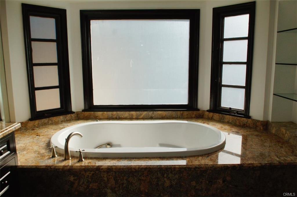 5235 San Feliciano Dr in Los Angeles, CA - Building Photo