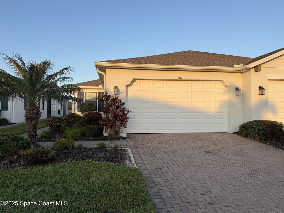 2490 Treasure Cay Ln in Melbourne, FL - Building Photo