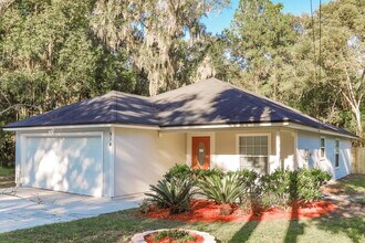 914 Walburg St in Green Cove Springs, FL - Building Photo - Building Photo