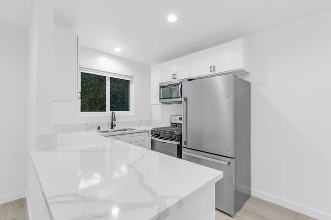 1138 Cardiff Ave in Los Angeles, CA - Foto de edificio - Building Photo