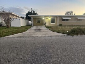 2495 Baywood Dr E in Dunedin, FL - Building Photo