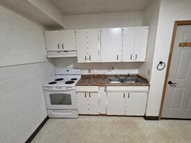 60 Frank Rd, Unit Apt. L in Belgrade, MT - Building Photo