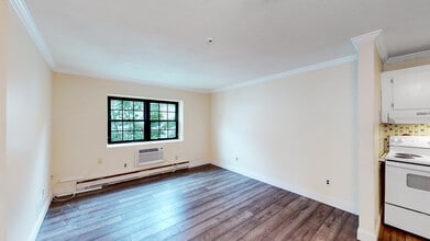 21 Myrtle St, Unit 5 in Malden, MA - Building Photo - Building Photo