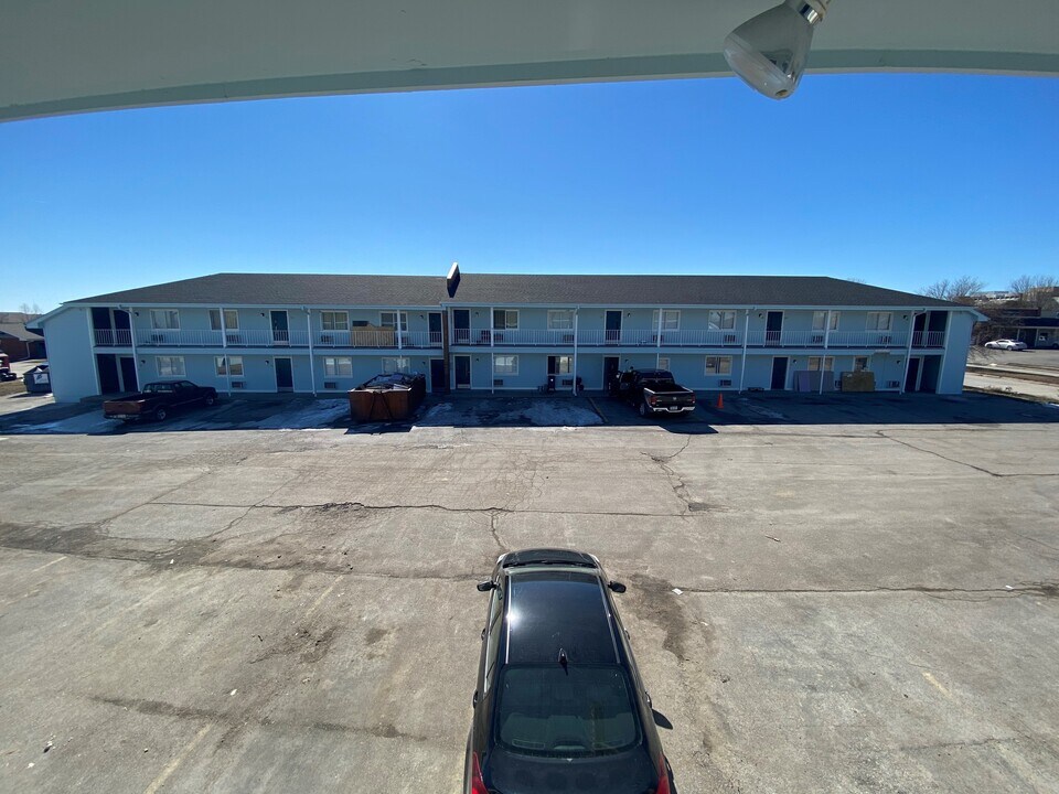 1409 E Gold Coast Rd in Papillion, NE - Building Photo
