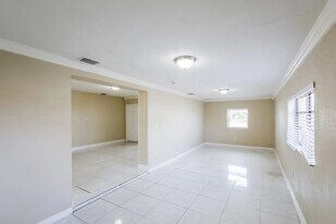 4530 Crosstie Rd N in Jacksonville, FL - Building Photo