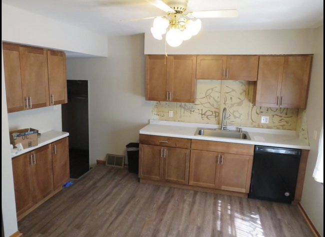 704 Gilbert St in Eau Claire, WI - Building Photo - Building Photo