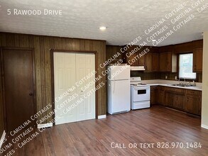 5 Rawood Dr in Travelers Rest, SC - Building Photo - Building Photo
