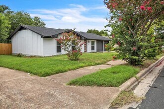 1411 Manford Hill Dr in Austin, TX - Building Photo - Building Photo