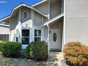250 Arcadia Dr in Vacaville, CA - Building Photo - Building Photo