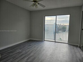 6410 SW 130th Ave in Miami, FL - Building Photo - Building Photo