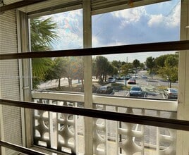 16701 NE 14th Ave in Miami, FL - Building Photo - Building Photo