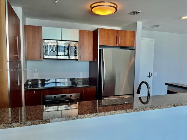 300 S Biscayne Blvd, Unit 2705 in Miami, FL - Building Photo - Building Photo