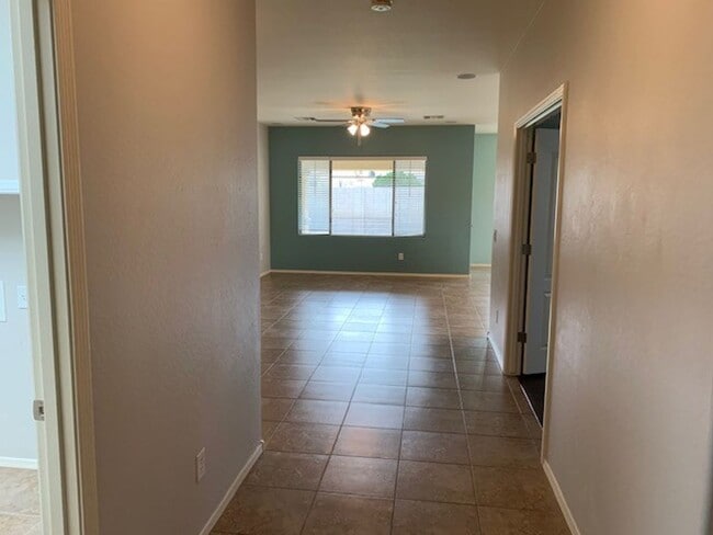 1049 E Sourwood Dr in Gilbert, AZ - Building Photo - Building Photo