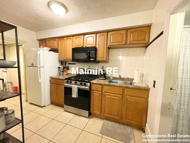 property at 744 E 4th St