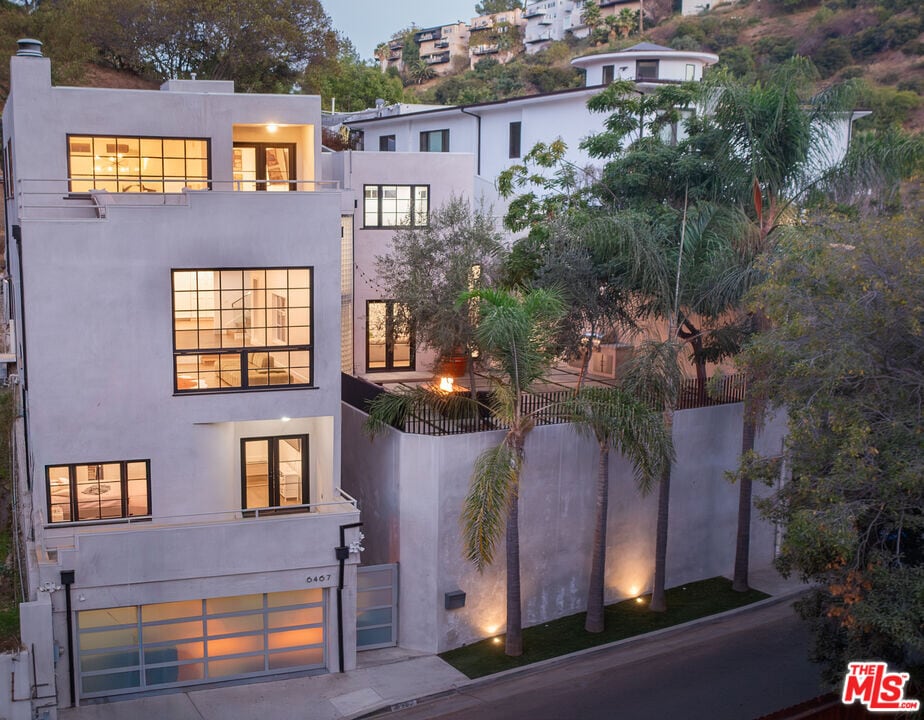 6467 Deep Dell Pl in Los Angeles, CA - Building Photo
