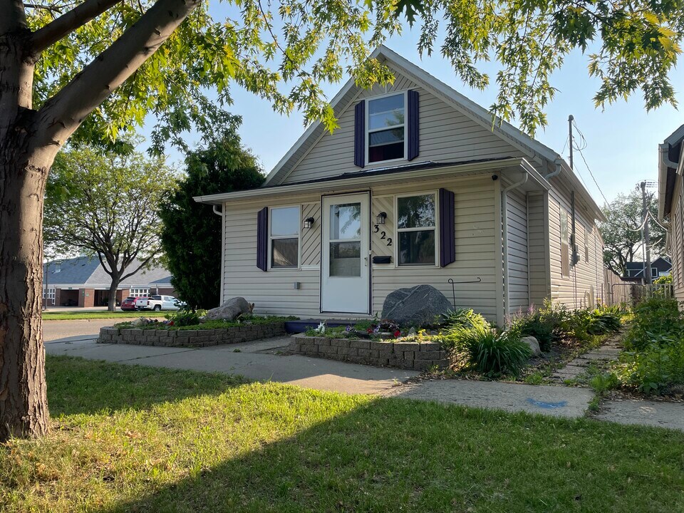 322 S 10th St in Bismarck, ND - Building Photo
