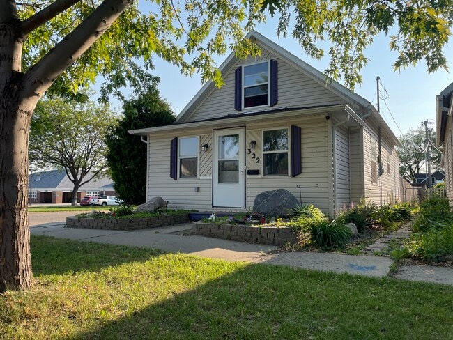 property at 322 S 10th St