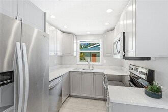 5320 Moeller Ave in Sarasota, FL - Building Photo - Building Photo