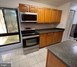 349 Reneau Way in Herndon, VA - Building Photo - Building Photo