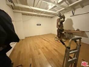 579 E Fairview Blvd in Inglewood, CA - Building Photo - Building Photo