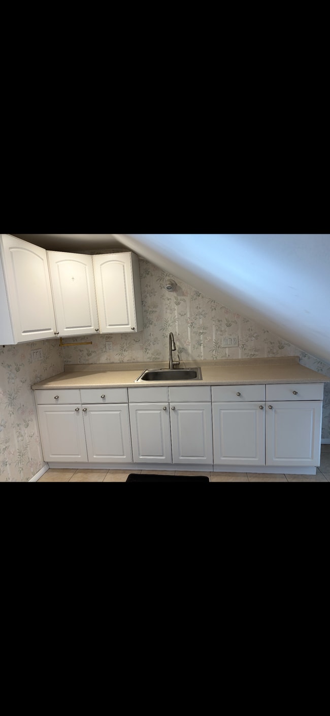 2 Carriage Ln, Unit 2nd Floor