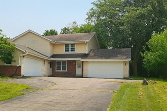 16515 Dane Ct E in Brookfield, WI - Building Photo - Building Photo