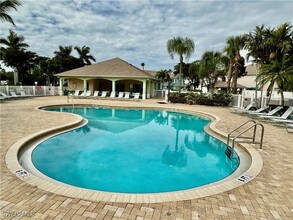 3642 Pine Oak Cir, Unit 206 in Ft. Myers, FL - Building Photo - Building Photo