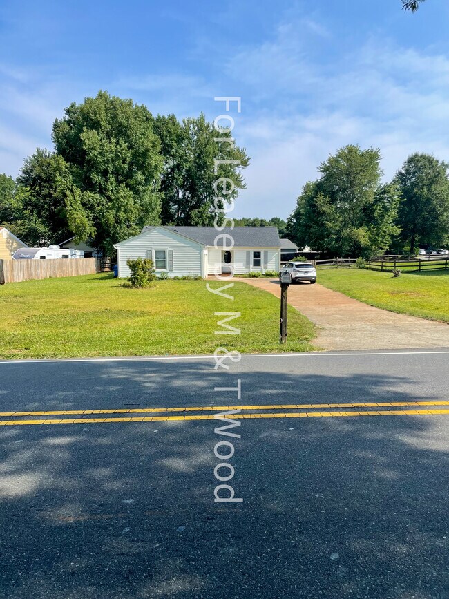 12917 Idlewild Rd Rentals in Matthews, NC