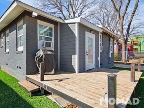 516 N Montreal Ave in Dallas, TX - Foto de edificio - Building Photo