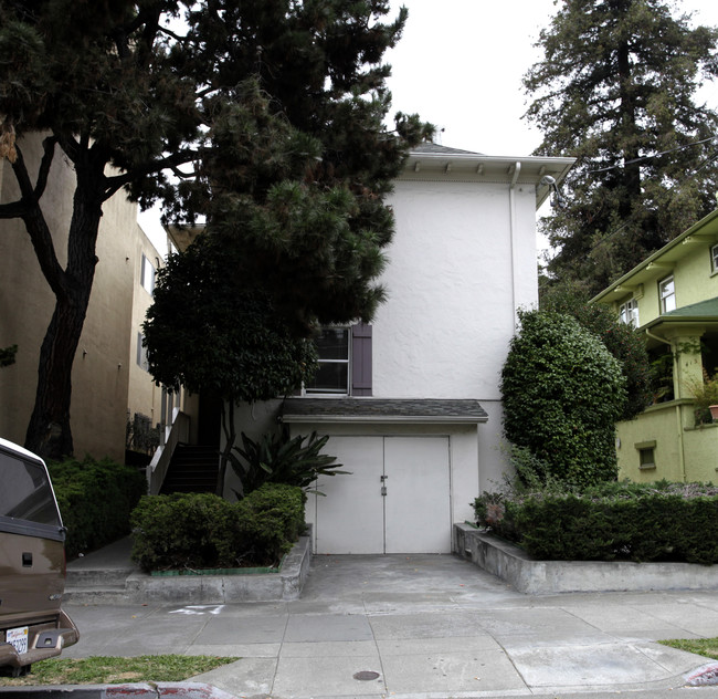 417 Staten Ave in Oakland, CA - Foto de edificio - Building Photo