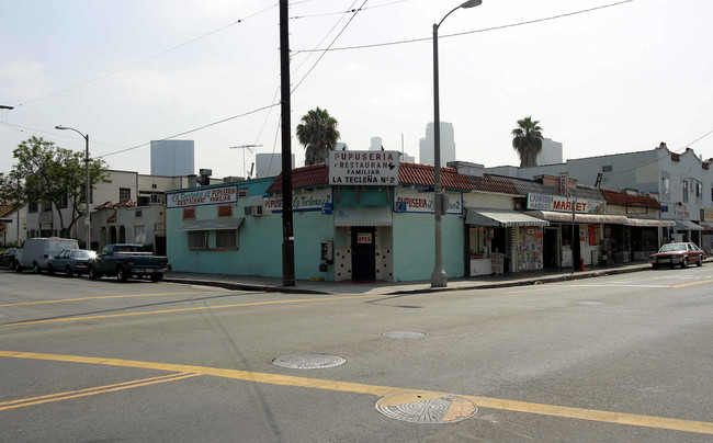 1060-1072 Valencia St in Los Angeles, CA - Building Photo - Building Photo