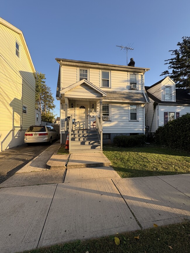 72 Huntington St