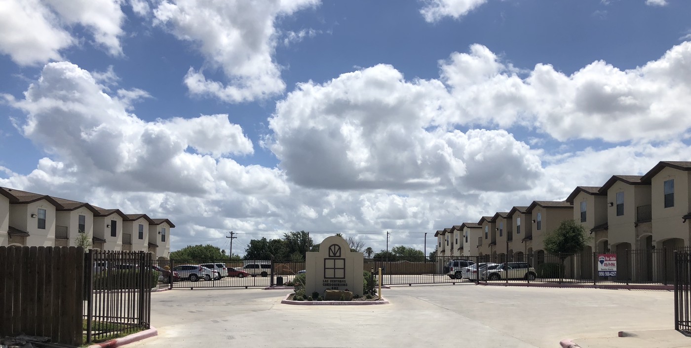 602 Basswood Dr, Unit 702 in Laredo, TX - Building Photo