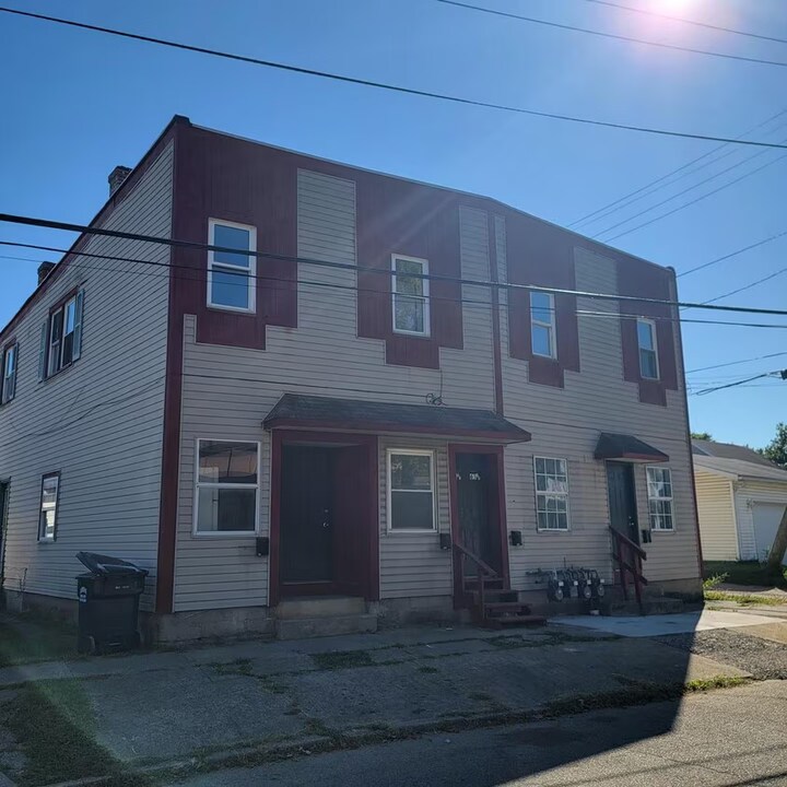 65 E Stevens St, Unit 65 in Newark, OH - Building Photo