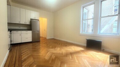 117 W 13th St in New York, NY - Building Photo - Building Photo