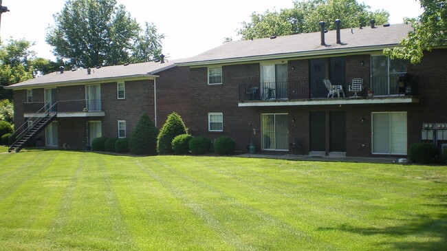 Linwood Apartments in Belleville, IL - Building Photo - Building Photo