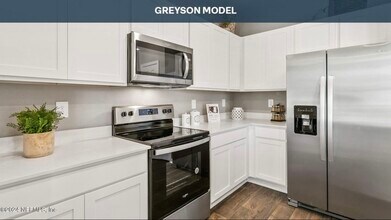 9909 Garrin Dr in Jacksonville, FL - Foto de edificio - Building Photo