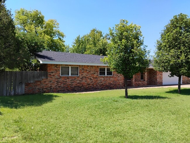 1915 Miller St in Clovis, NM - Building Photo - Building Photo