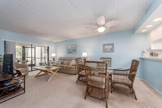 105 Woodlake Wynde in Oldsmar, FL - Building Photo - Building Photo