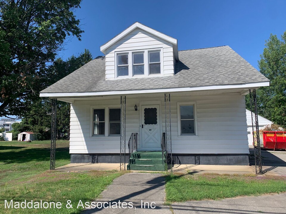 1012 Princetown Rd in Schenectady, NY - Building Photo